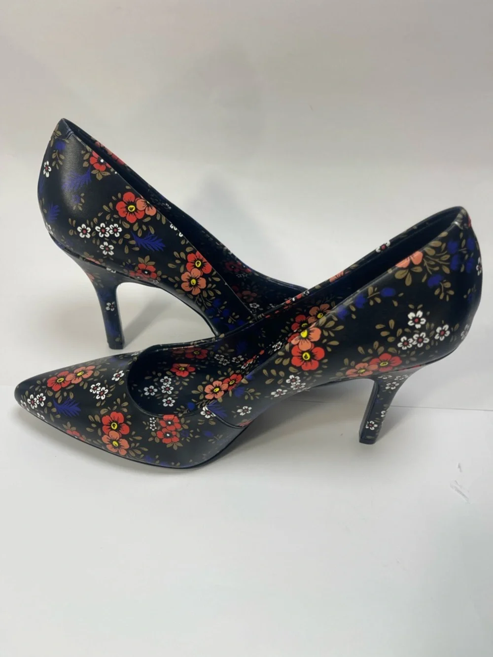 Nine West Black Floral Pointed Pumps with Red and Pink Blooms - Picture 6 of 7
